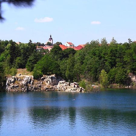 Vas Sklep - Vinny Sklep A Penzion Znojmo Exterior photo