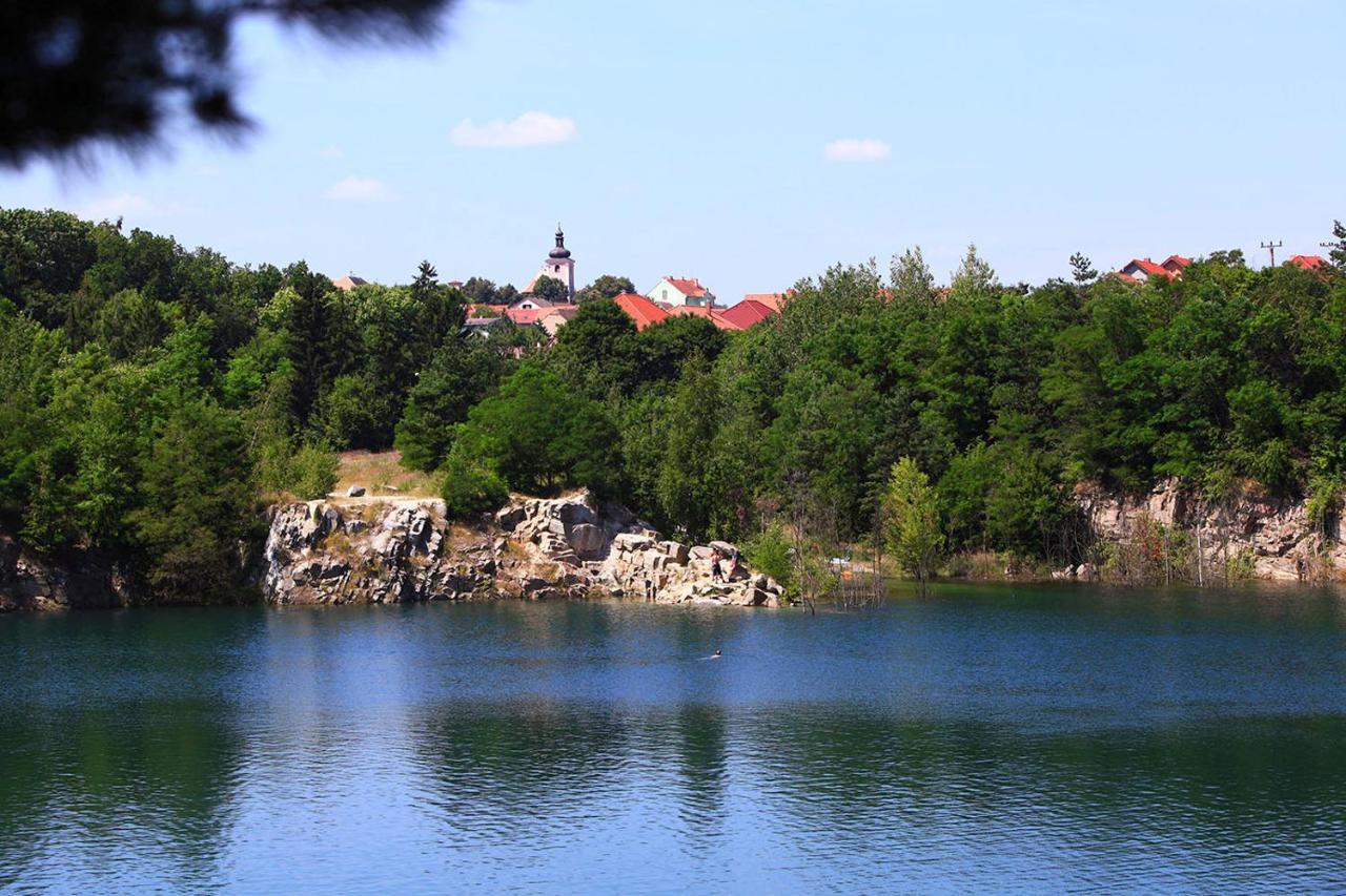 Vas Sklep - Vinny Sklep A Penzion Znojmo Exterior photo