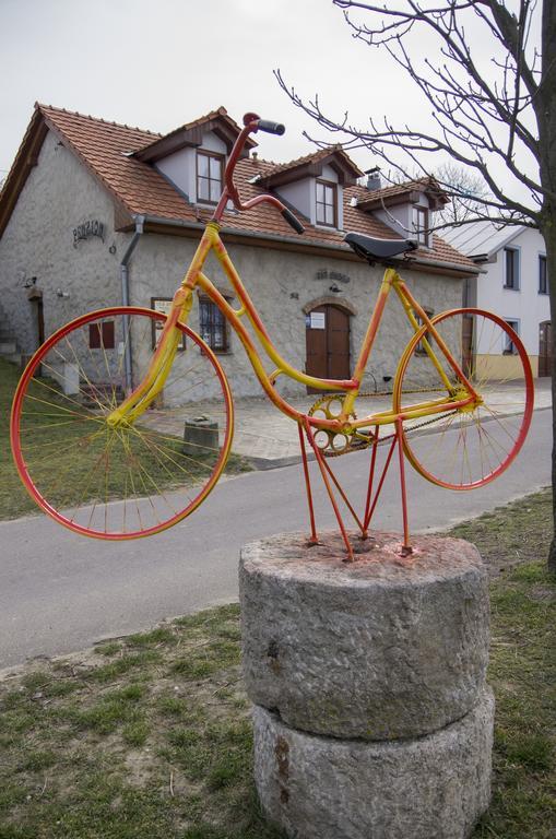 Vas Sklep - Vinny Sklep A Penzion Znojmo Exterior photo
