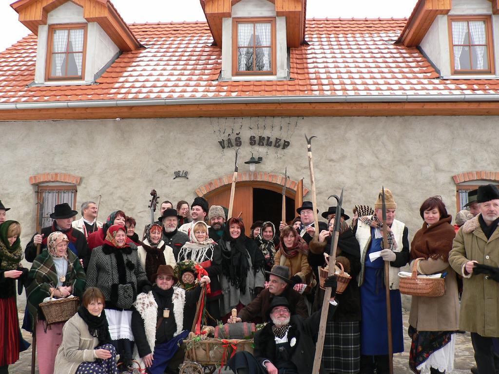 Vas Sklep - Vinny Sklep A Penzion Znojmo Exterior photo